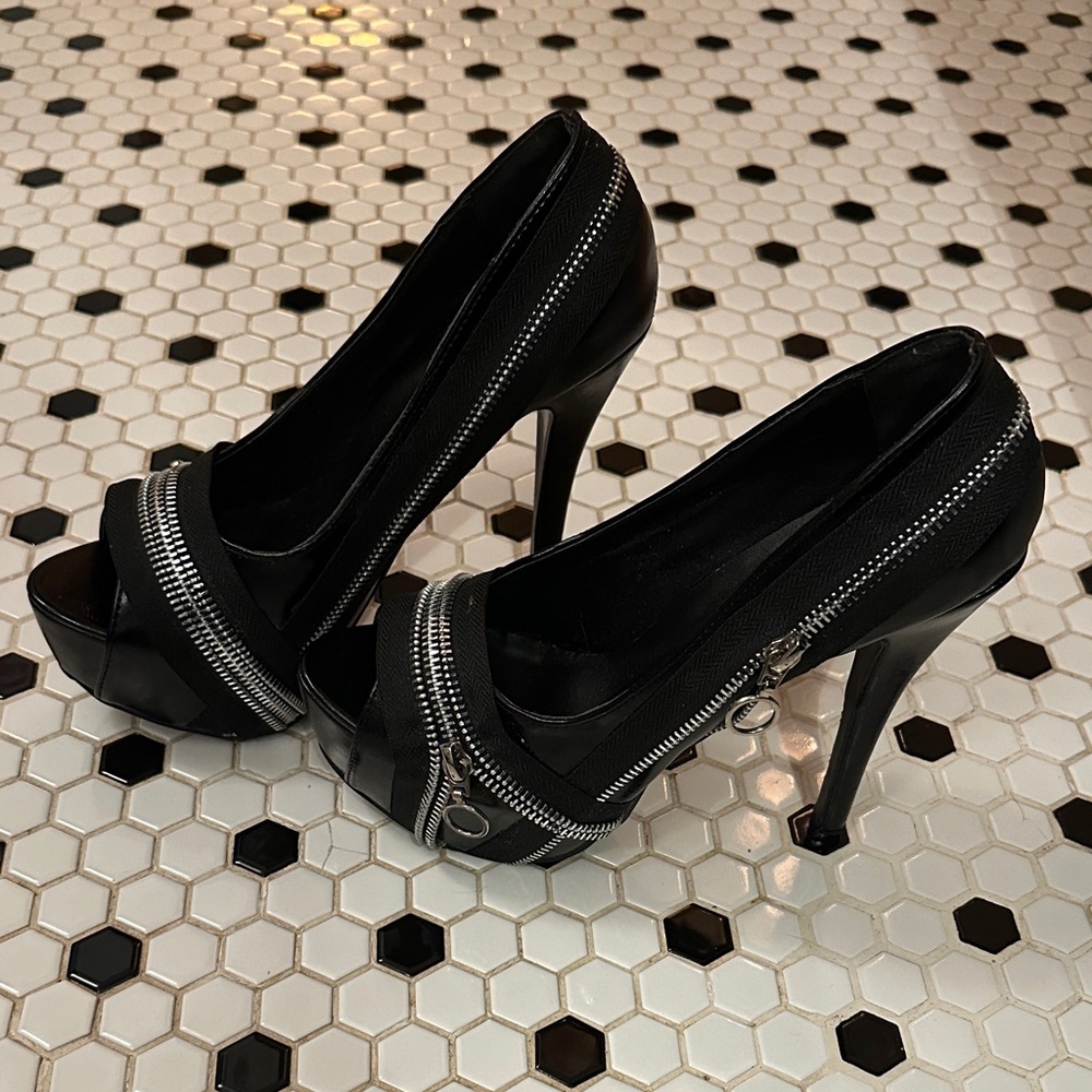 Elegant Black Zippered Peep-Toe Heels